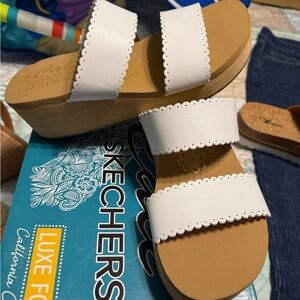 Skechers Women's White and Tan Sandals
